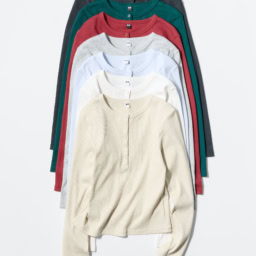 「リブヘンリーネックT」￥1,990→￥1,290〈4/24(金)〜4/30(木)〉／ユニクロ