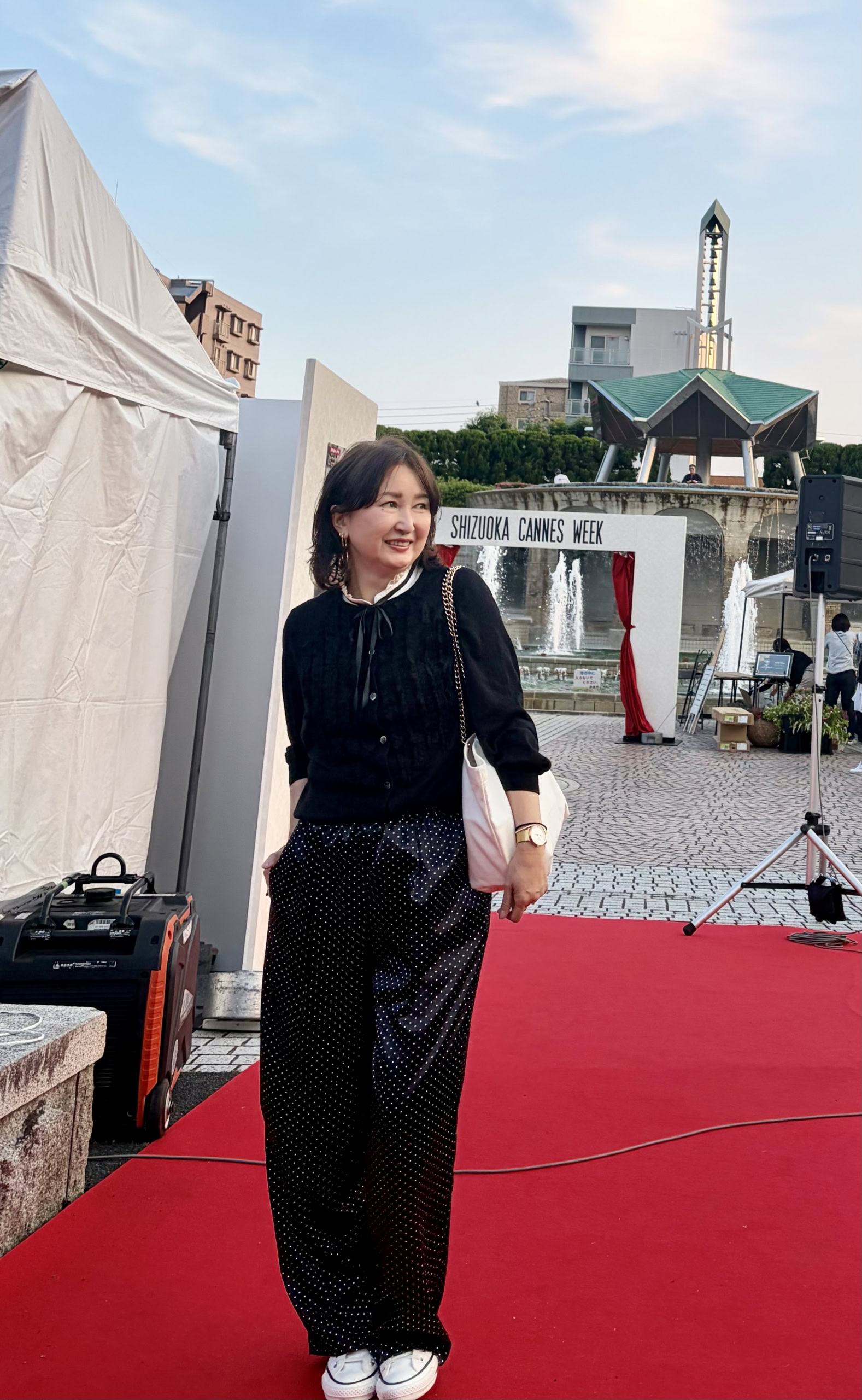 とろみパンツ×フリルのカーディガンで「大人可愛い」コーディネート