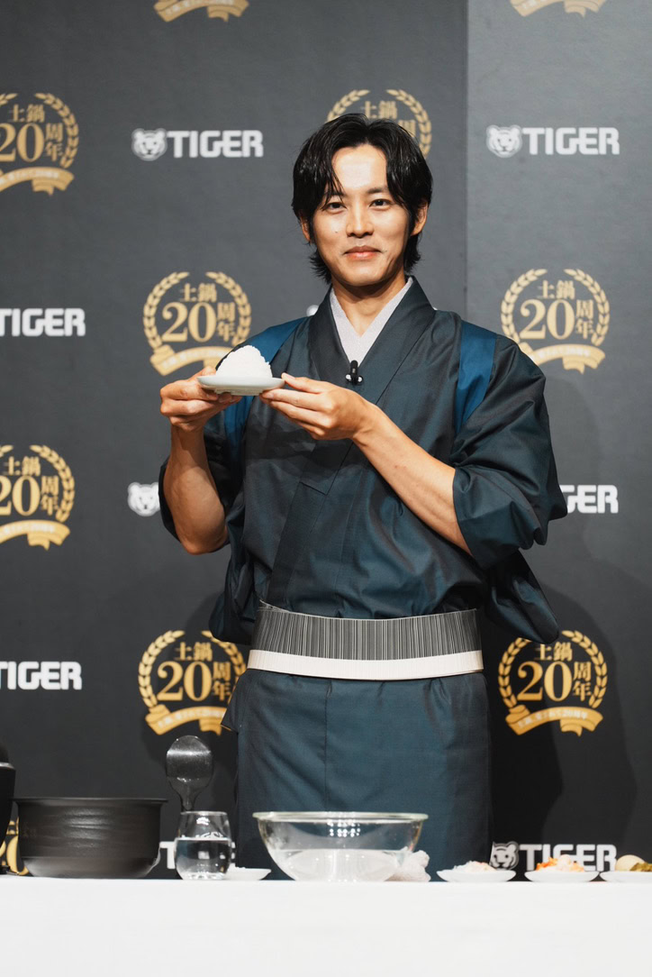 松坂桃李さん_おにぎりとパチリ