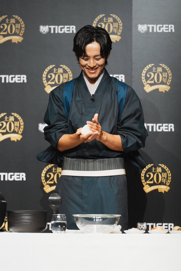 松坂桃李さん_おにぎり作りに挑戦