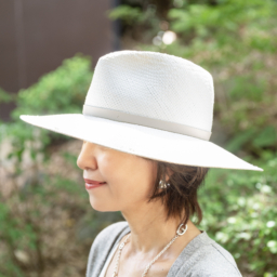 JANESSA LEONEの白ハット