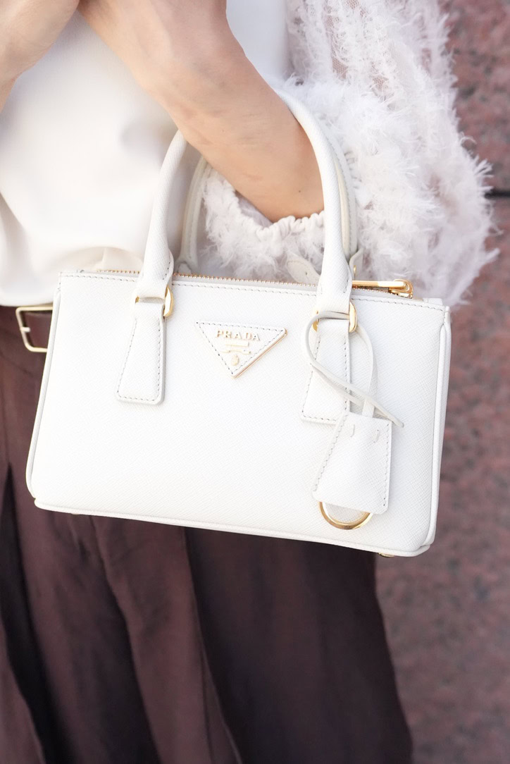 PRADAのガレリアシリーズのミニバッグ