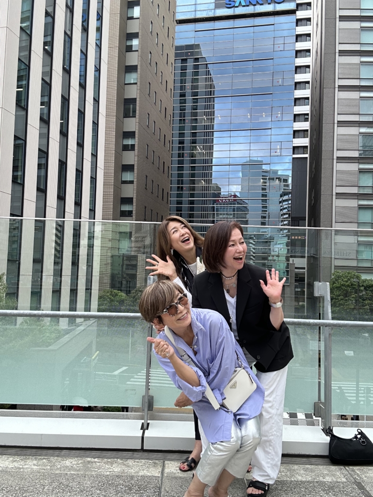 女子会記念撮影_おふざけバージョン
