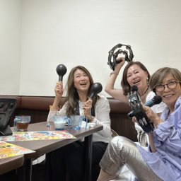 女子会のシメはカラオケで！