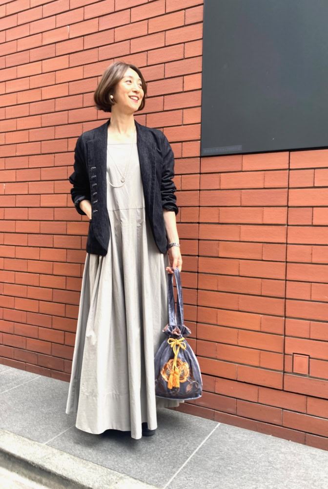 【〈銀座〉60代お手本スナップ】バランスが絶妙!「フェミニンワンピ」が甘くなりすぎない大人の甘辛MIXコーデ