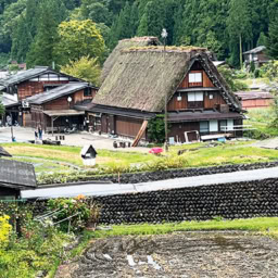 白川郷では、雑誌などで見る光景を目のあたりにして感激。