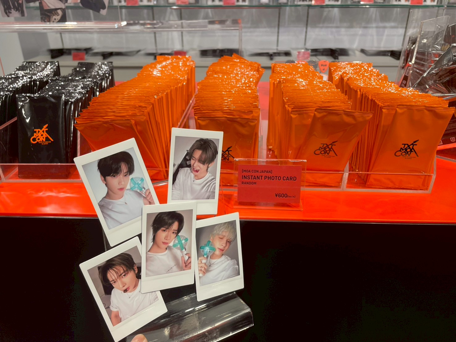 INSTANT PHOTO CARD（RANDOM）￥600