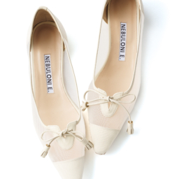 フラットシューズ¥68,200／ネブローニ