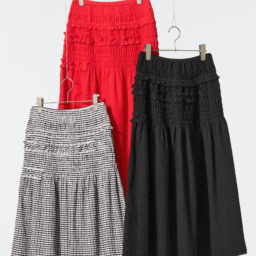 シャーリングスカート ￥4,990（ユニクロ アンド セシリー バンセン／ユニクロ）