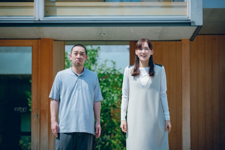 映画『箱の中の羊』より健介（大悟）と音々（綾瀬はるか）の夫妻