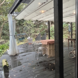 「＋h cafe kamakura」のテラス