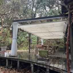 「＋h cafe kamakura」のテラス