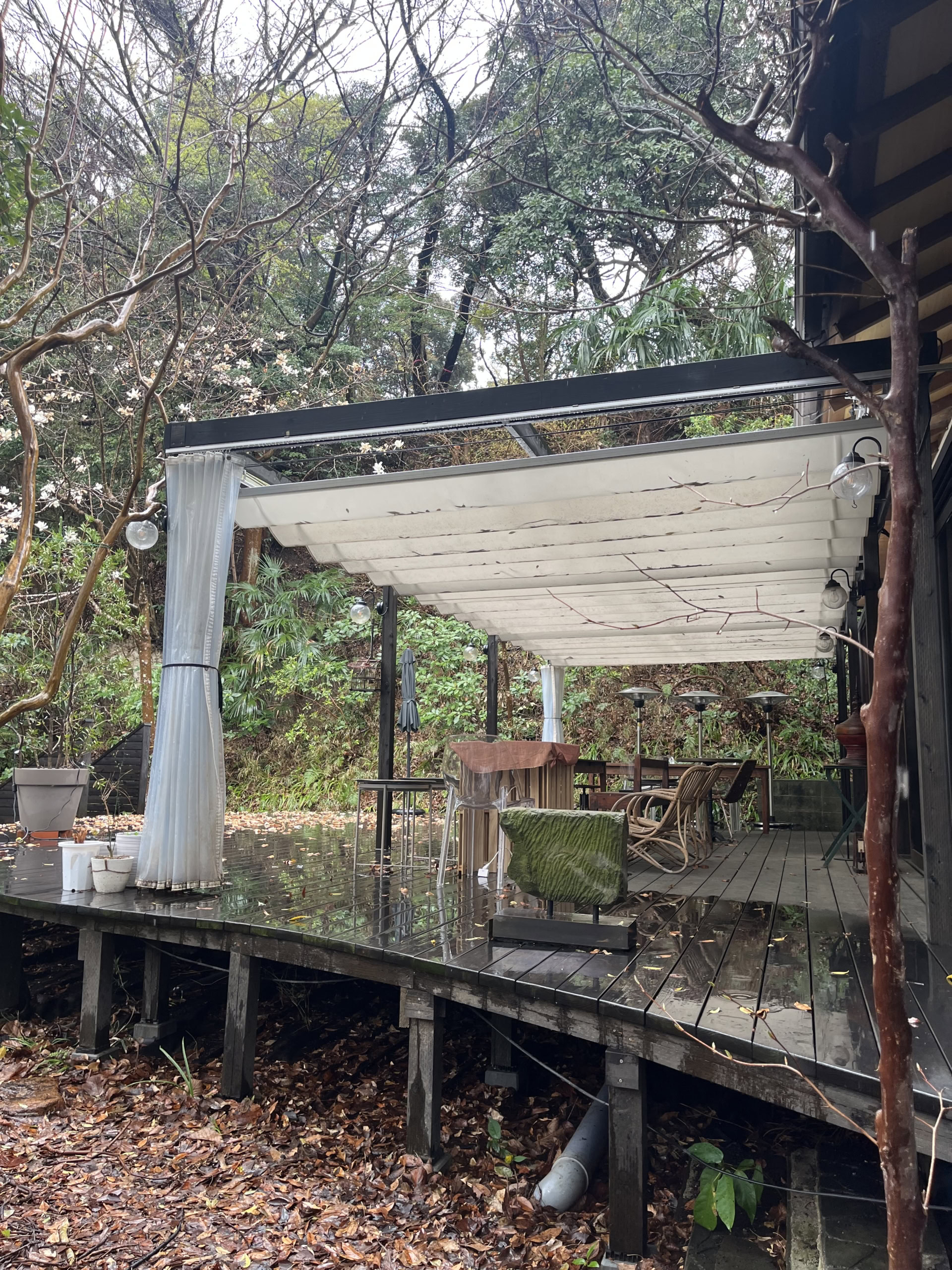 「＋h cafe kamakura」のテラス