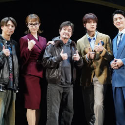 ミュージカル『最強のふたり』出演の小野塚勇人さん、紅ゆずるさん、宮原浩暢さん、浦井健治さん、川平慈英さん