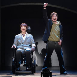 ミュージカル『最強のふたり』川平慈英さん・浦井健治さんW主演