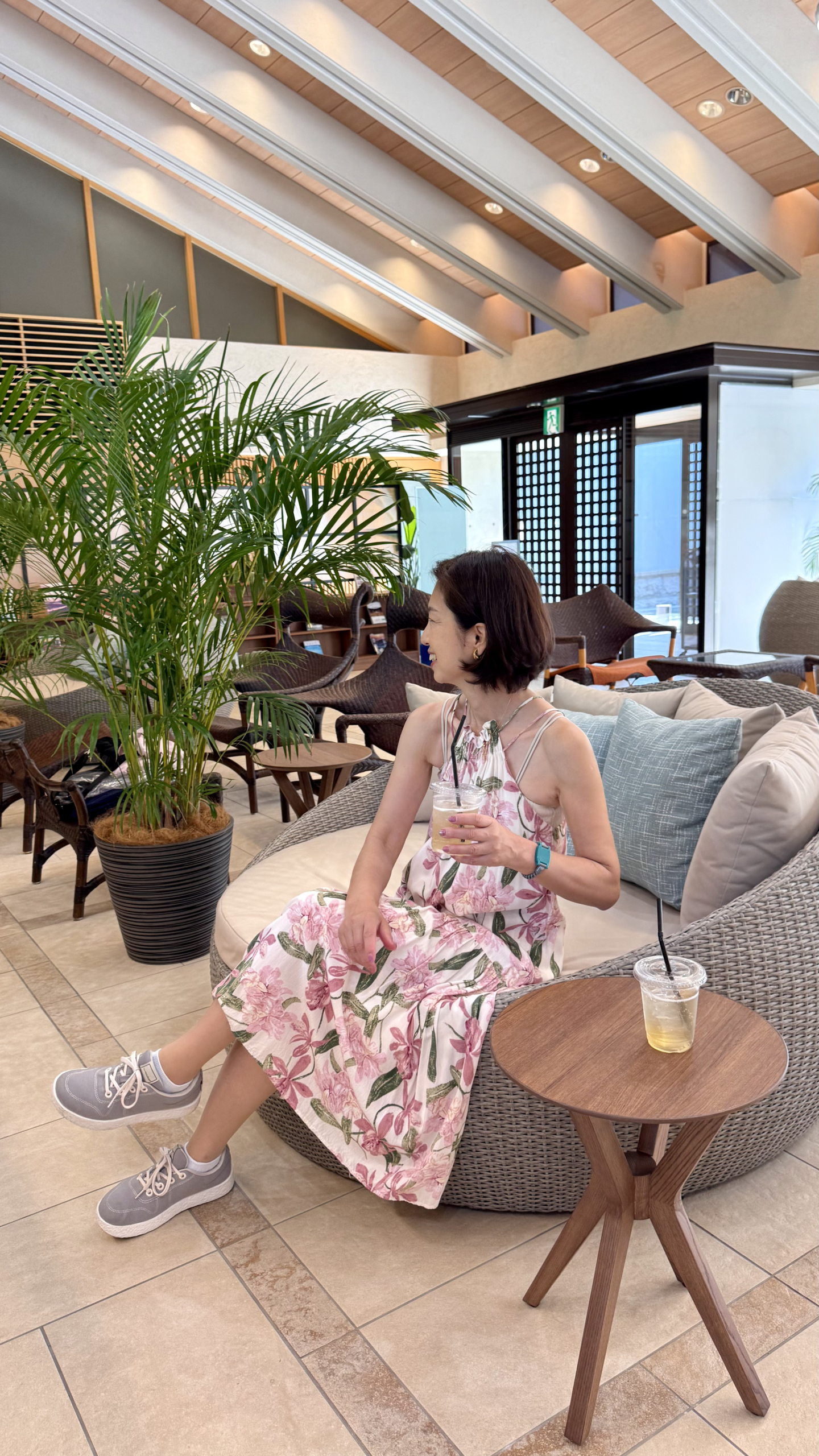 ロビーのカフェでは酵素ドリンクや軽食がいただけます