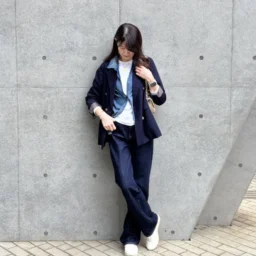 脚長効果抜群！履き心地の快適さも魅力の「ワイドストレートジーンズ」