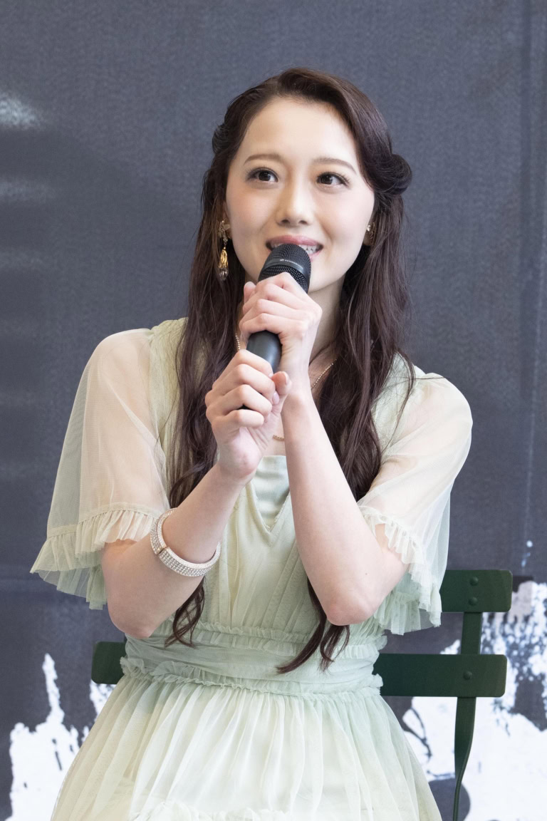 リーガン役・朝月希和さん