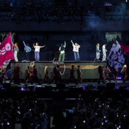 「Body to Body」ではアリランの大合唱に