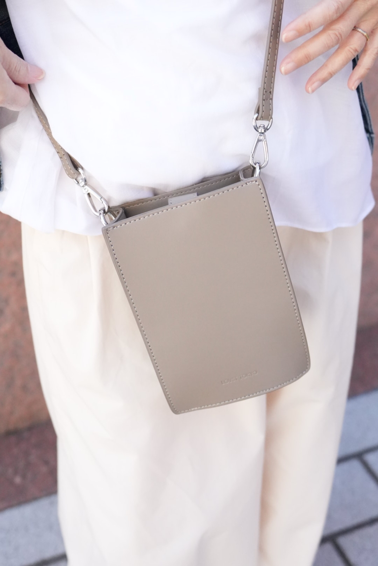 LOVST TOKYO_廃棄リンゴから作られたアップルレザーのショルダーバッグ