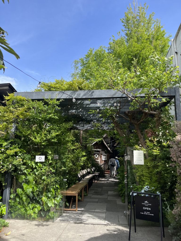 鎌倉の人気カフェ「Garden house」のテラス