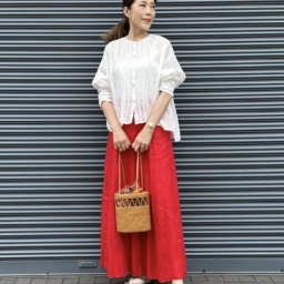 【コーデアイテム】 スカート: Urban research ブラウス＆サンダル:ZARA バッグ: BALIのお土産アタバッグ