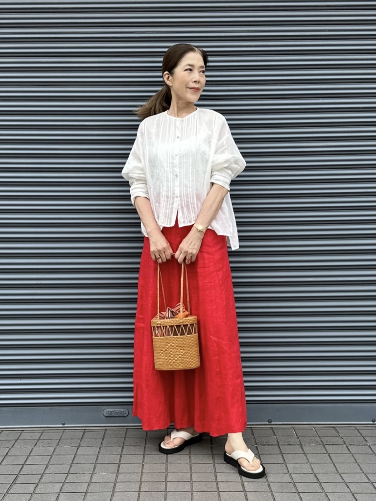 【コーデアイテム】 スカート: Urban research ブラウス&サンダル:ZARA バッグ: BALIのお土産アタバッグ