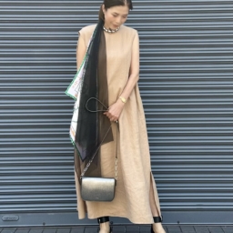【コーデアイテム】 ワンピース: IENA ネックレス＆スカーフ: Manipurl（estnation） バッグ: Ralphlauren サンダル: ZARA
