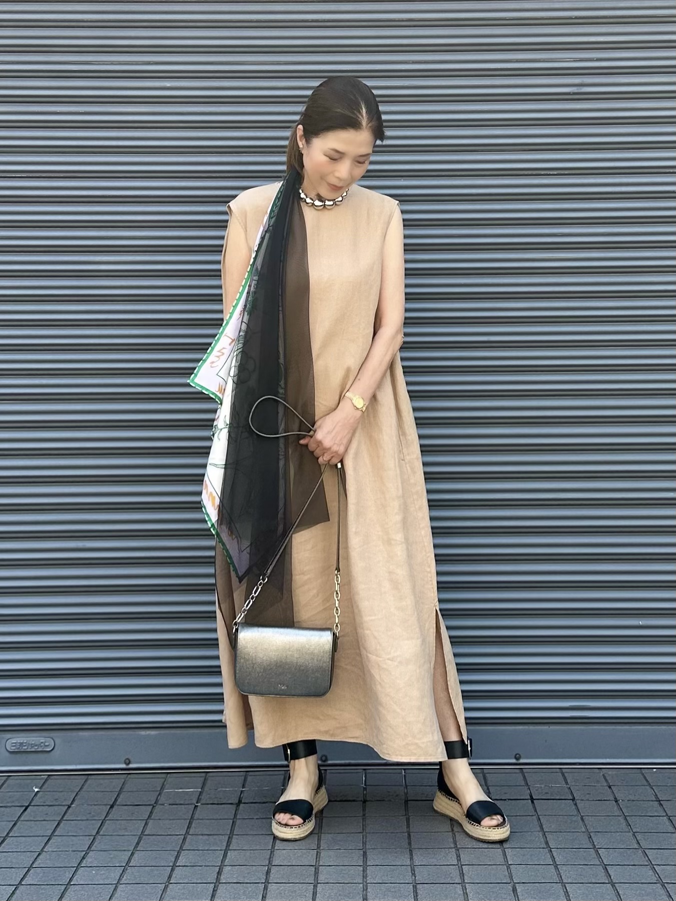 【コーデアイテム】 ワンピース: IENA ネックレス&スカーフ: Manipurl(estnation) バッグ: Ralphlauren サンダル: ZARA