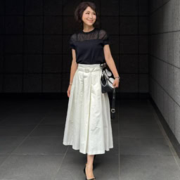 Tops … cyclas、Skirt … martinique、Shoes … PELLICO、Bag … STUDIO CHERIE