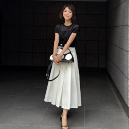 Tops … cyclas、Skirt … martinique、Shoes … PELLICO、Bag … STUDIO CHERIE