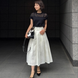 Tops … cyclas、Skirt … martinique、Shoes … PELLICO、Bag … STUDIO CHERIE