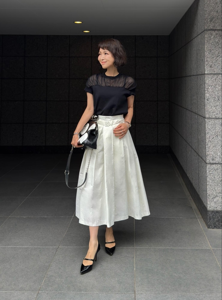 Tops … cyclas、Skirt … martinique、Shoes … PELLICO、Bag … STUDIO CHERIE