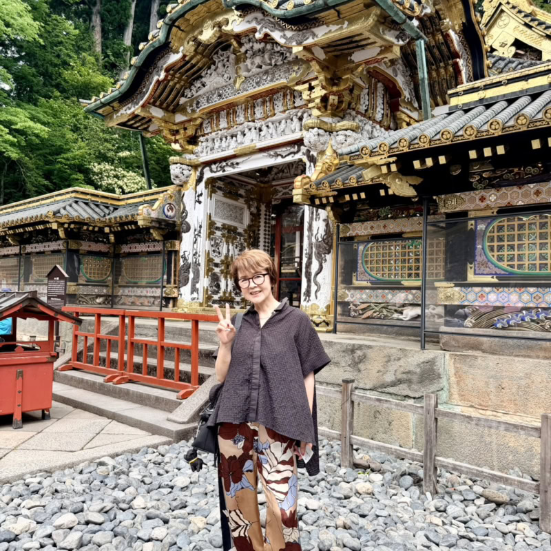 【60代旅】念願の日光東照宮と憧れ宿を楽しむ、日光旅をレポート! 旅のおしゃれは、体形カバーも涼しさも叶えるサッカー地のシャツで♪【一度は泊ってみたい宿】