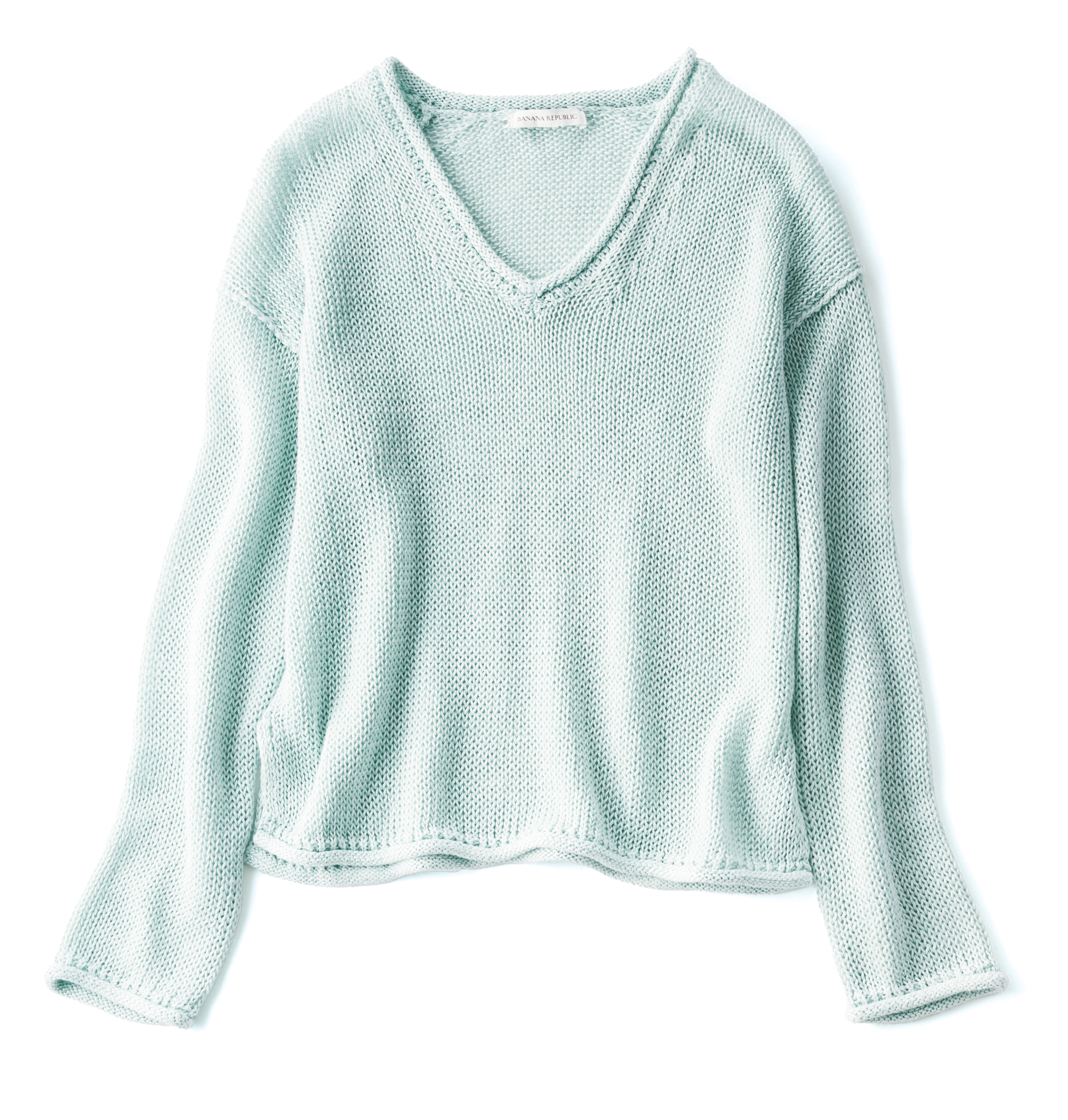 ニット¥22,000／バナナ・リパブリック