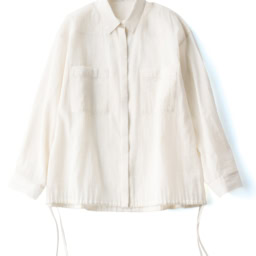 シャツ¥20,900／23区（オンワード樫山 お客様相談室）