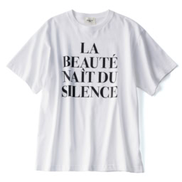 Tシャツ¥8,250／ルージュ・ヴィフアンナ（アバハウスインターナショナル オンラインストア