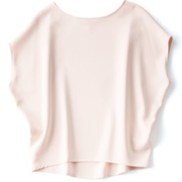 ブラウス¥12,100／ソージュ（ソージュ オンラインストア）