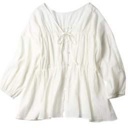 ブラウス¥4,990／グローバルワーク（アダストリア カスタマーサービス）