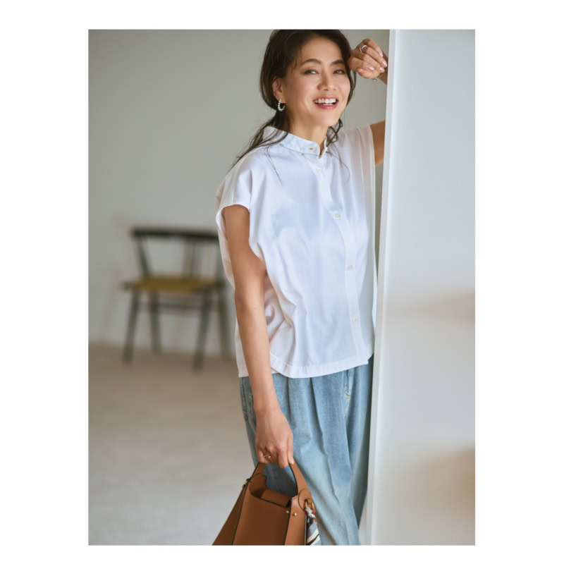 【60代ファッション】スタイリスト池田奈加子さんが厳選。60代が選ぶべき「白」2選~ミルク感のある白、グレイッシュな白~【白の魔術】