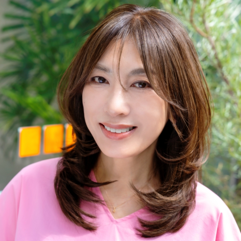 【髪のツヤ復活】パサつく髪が劇的につややかに！大人の「夏枯れヘア」を救うカット＆カラーは必見！