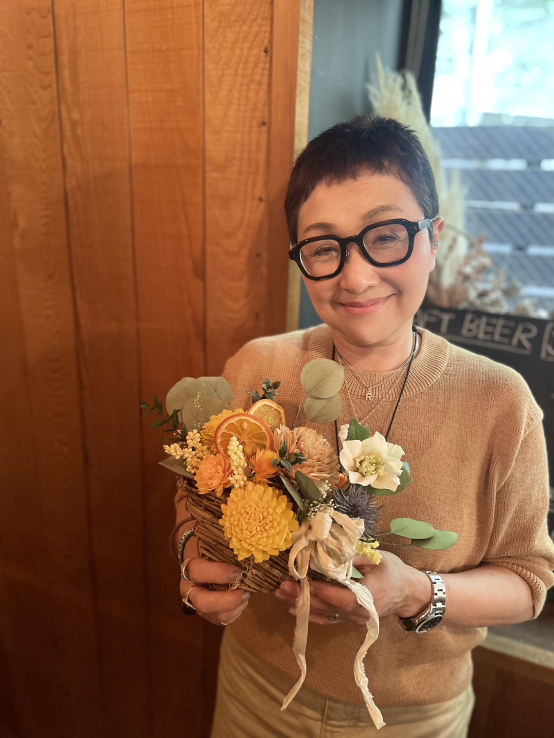フラワーアレンジメントの作品を撮影