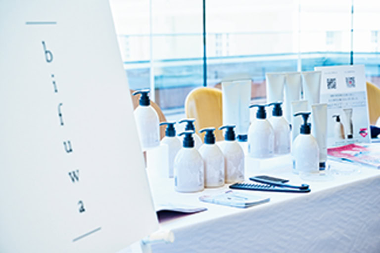 1.モンシュシュでは「ビフワ」のヘアケアを展示。