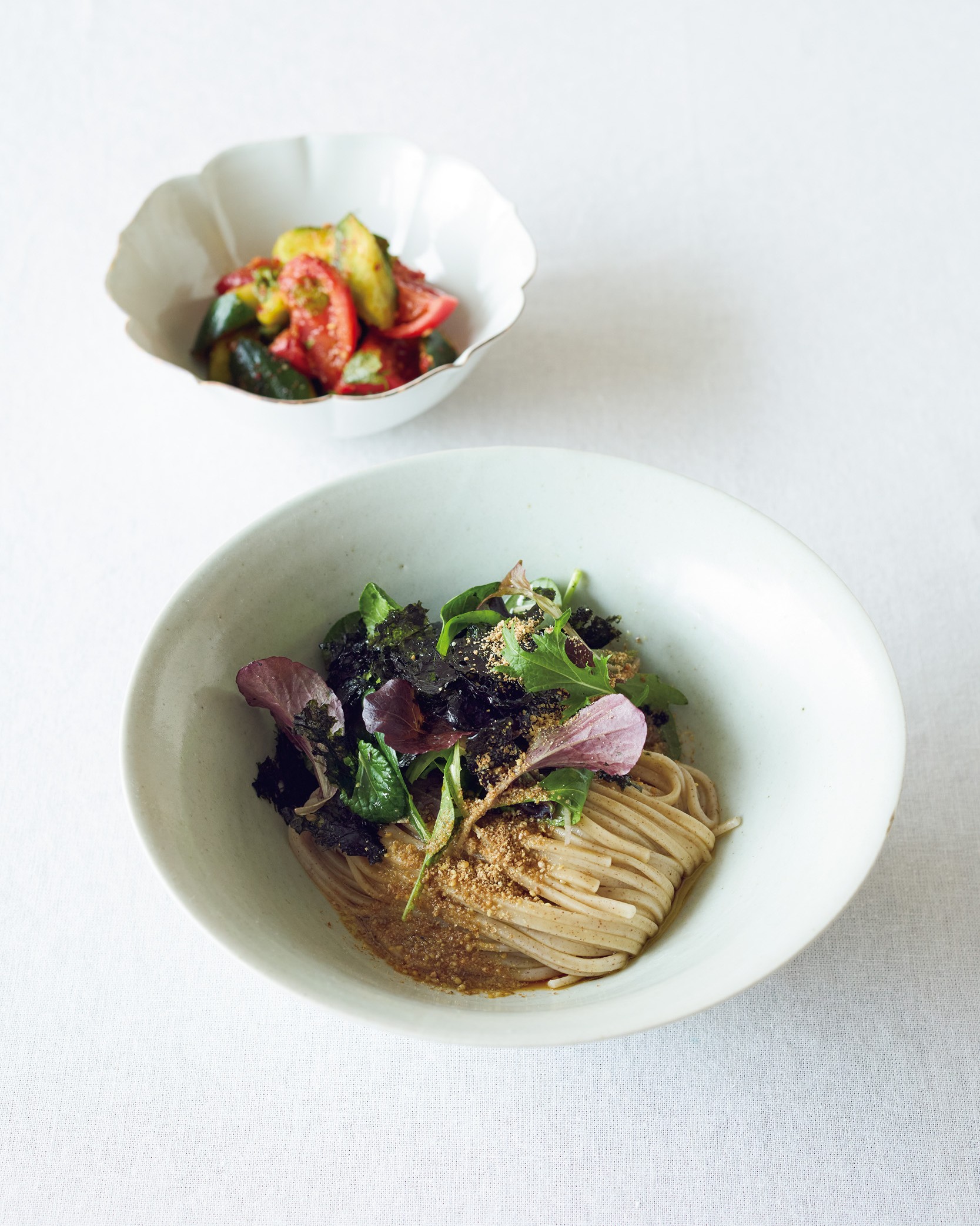 「えごまマッククス（えごま麺）」と「きゅうりとトマトのキムチ」