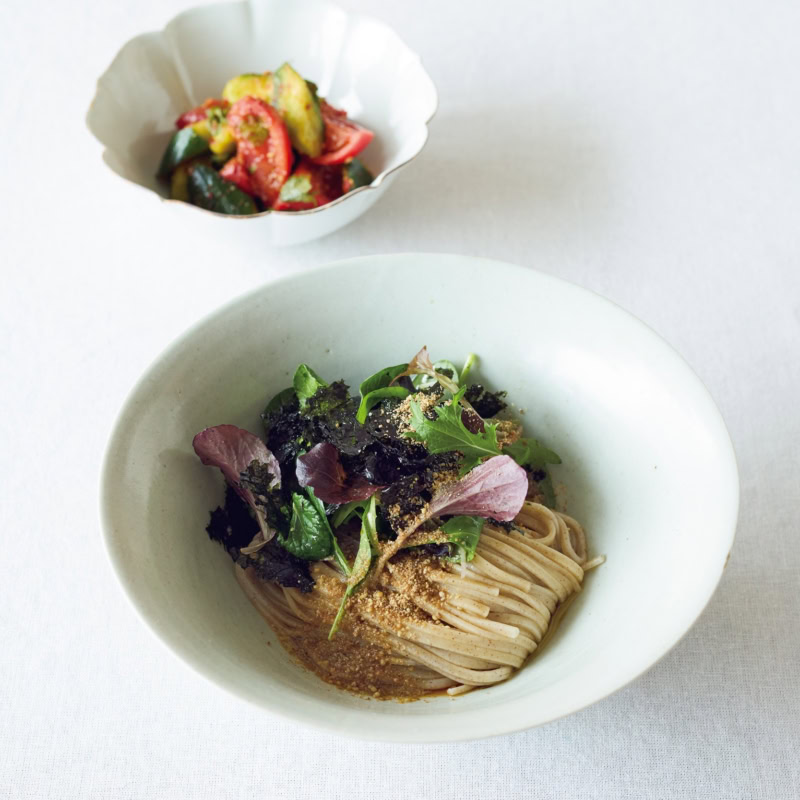 【韓国料理レシピ】酷暑に食べたい!韓国冷麺「えごまマッククス」&「きゅうりとトマトのキムチ」で夏の不調を整える!【李家の日々ごはん】