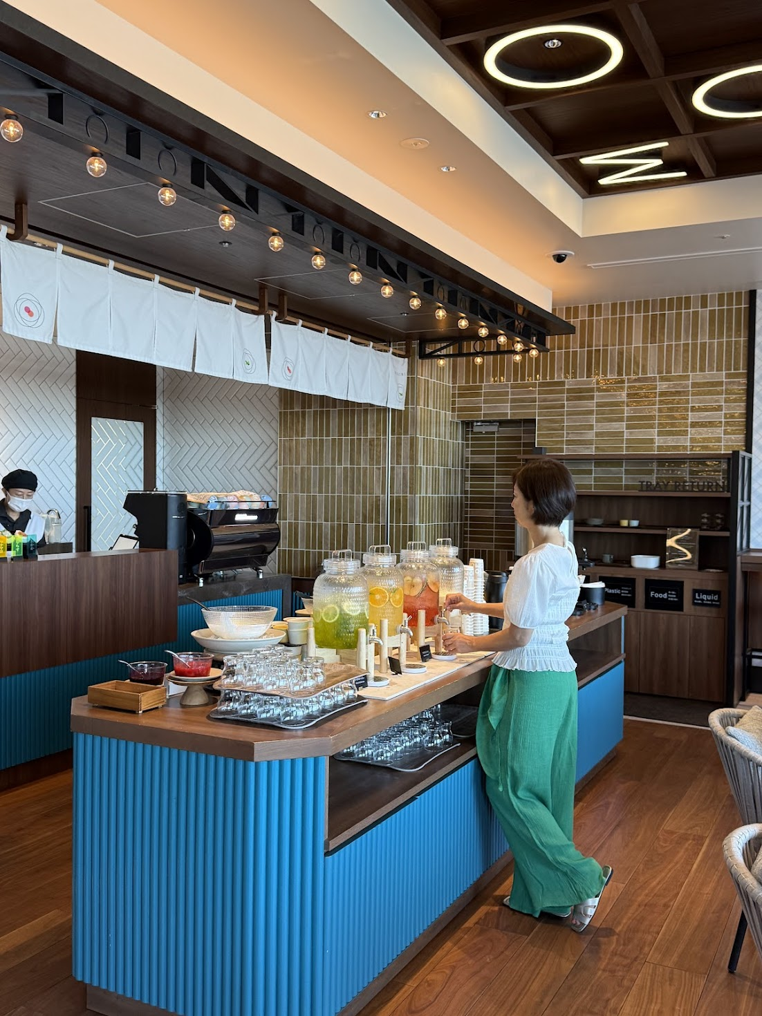 ドリンクコーナー：シトラスグリーンティーやゆずはちみつなどのドリンクも