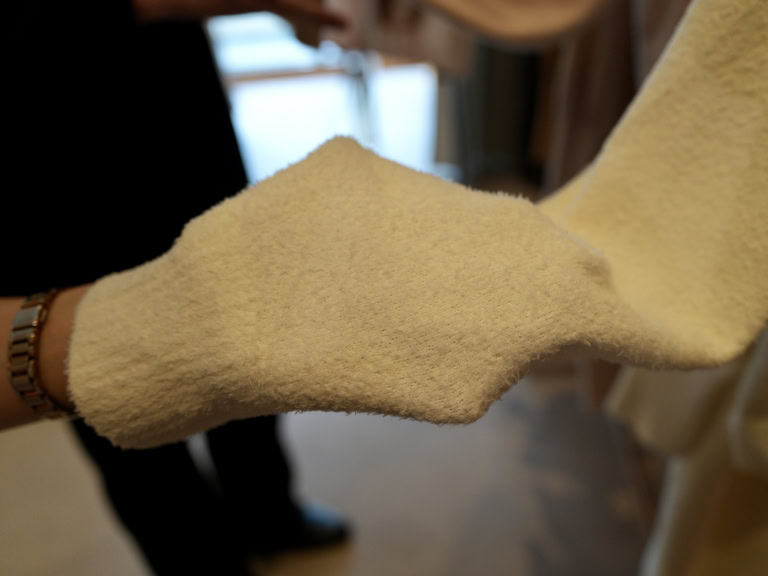 ReFa VITALWEAR_26AW展_フラッフィーニット