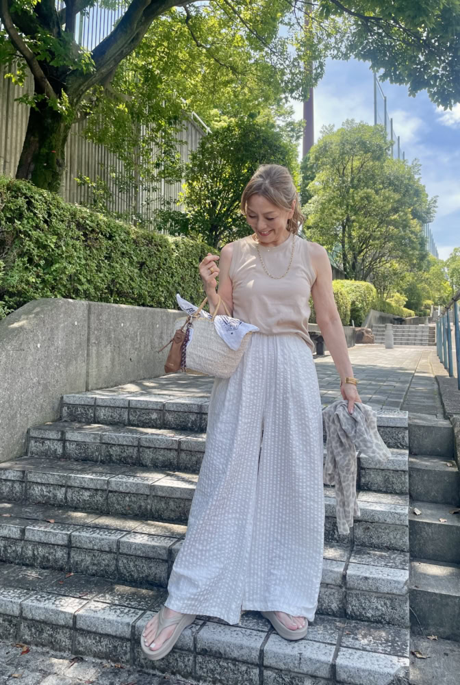 【第5位】【60代お手本スナップ〈大阪〉】｢ZARA｣のきれいめトップス×らくちん「ワイドパンツ」で、着心地のよさも品も叶える夏コーデ