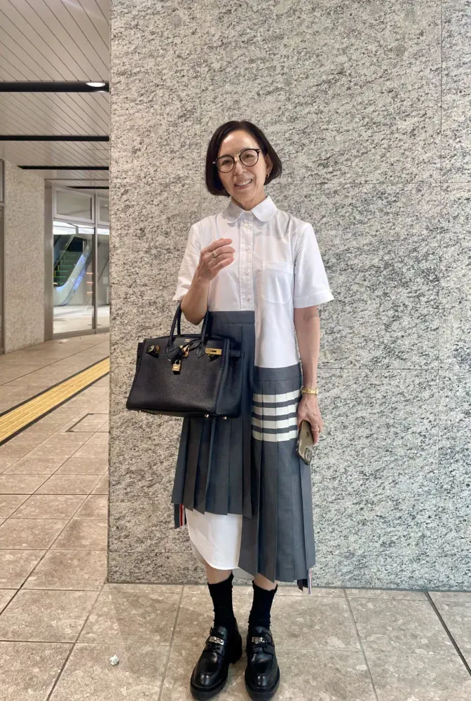 【第8位】【60代お手本スナップ〈大阪〉】「トム ブラウン」のプリーツワンピが主役!品よくいまっぽさを取り入れたトラッドスタイル