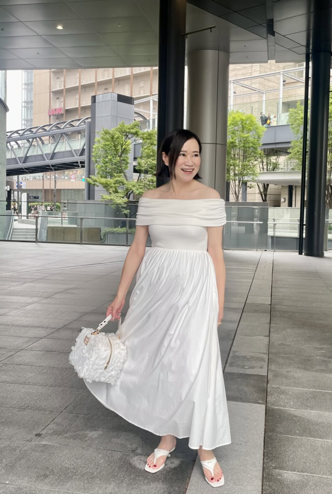 【60代お手本スナップ<大阪>】夏の爽やかオールホワイトコーデ!「エヌフレーム」のワンピ-スで華やかに!